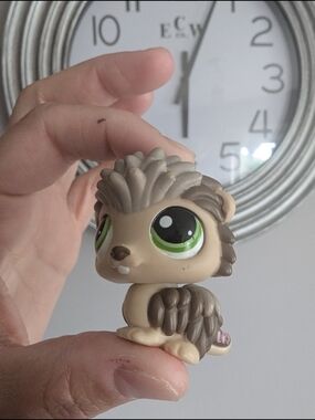 Littlest Pet Shop Green-Eyed Hedgehog Figure - Brown & Cream